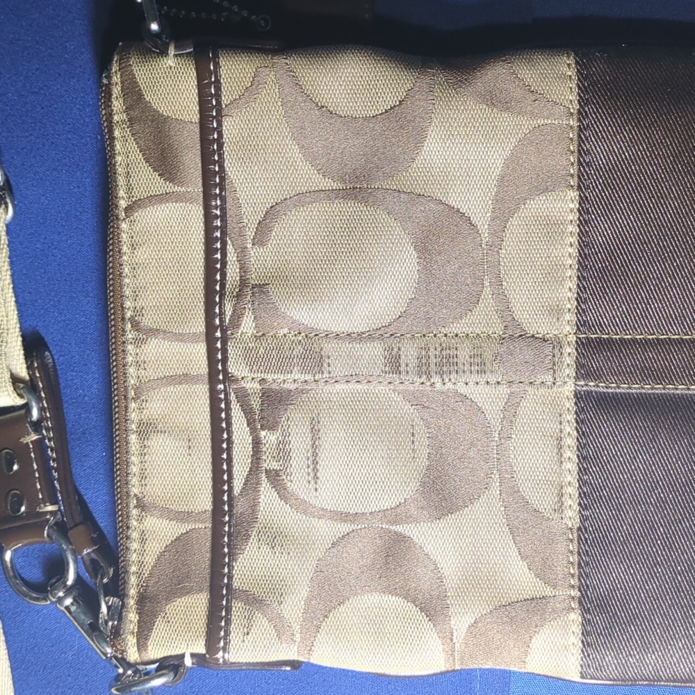 Authentic Coach Signature Crossbody Purse Asking ONLY $35 WOW - Picture 6 of 7